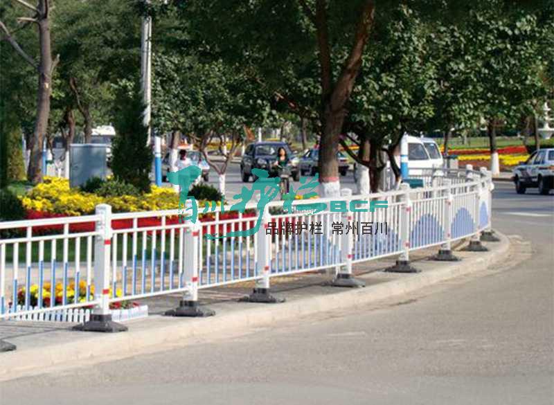 山西長(zhǎng)治三桿經(jīng)濟(jì)型護(hù)欄工程